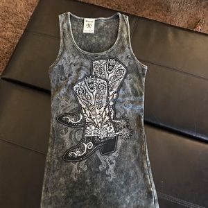 Long tank top with cowboy boots with rhinestones